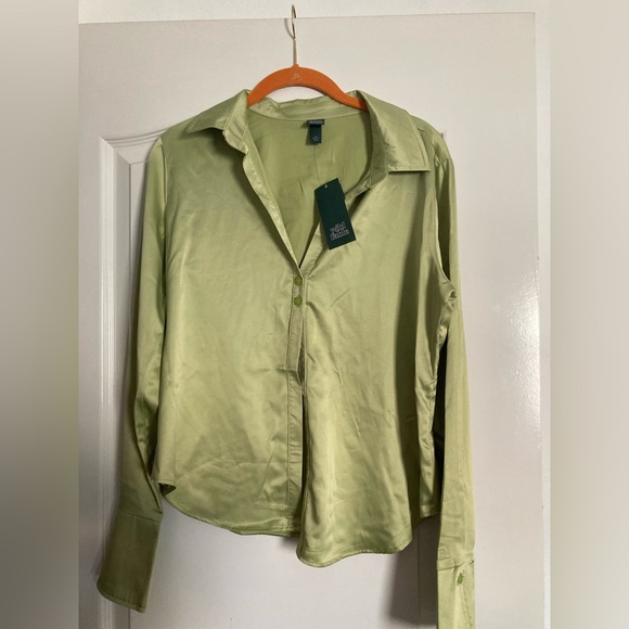 wild fable Tops - Wild Fable Medium Green Satiny Blouse NWT